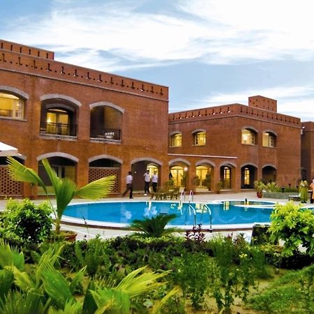 Cambay Sapphire, Gandhinagar Hotel Exterior foto