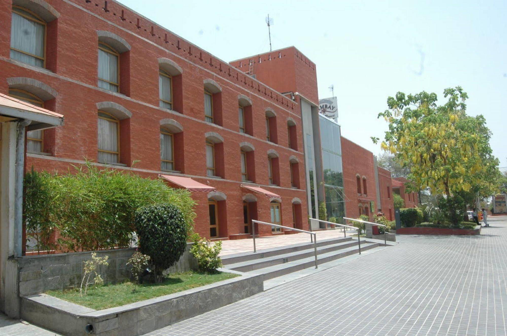Cambay Sapphire, Gandhinagar Hotel Exterior foto