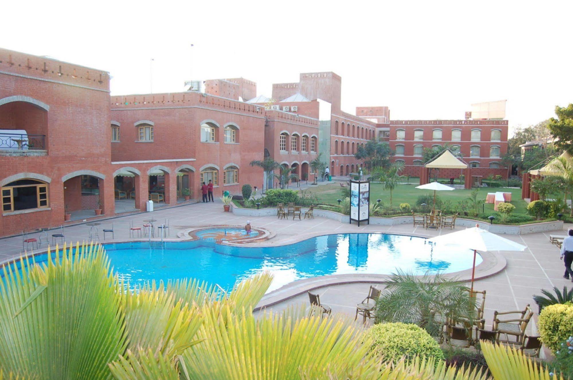 Cambay Sapphire, Gandhinagar Hotel Exterior foto