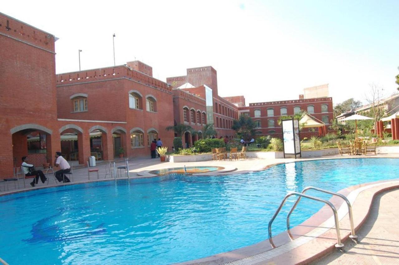 Cambay Sapphire, Gandhinagar Hotel Exterior foto